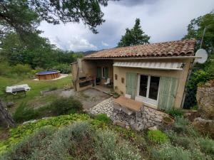 Gîte 6 personnes dans grand domaine provençal