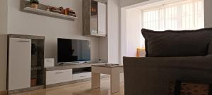 Excellent choice for up to 8, 150 sqm of comfort, 700 to beach, with pool, air-conditioning