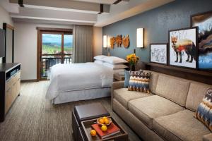 King Studio with Sofa Bed room in Sheraton Steamboat Resort Villas