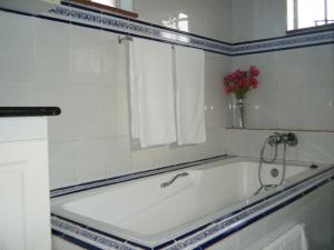 Autumn Breeze Manor Guest House