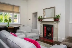 Birdsong & Pine: parking & garden - Worthing