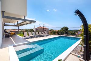 VILLA SUENOS - New & Modern - 2023