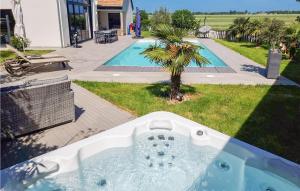 Maisons de vacances Stunning Home In Pierre-leve With Outdoor Swimming Pool, Heated Swimming Pool And 5 Bedrooms : photos des chambres