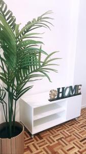 Apt 20 min from downtown train