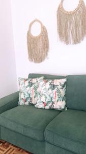 Apt 20 min from downtown train