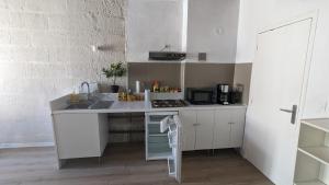 Hypercentre, place Pie, résidence Amphoux charmants appartements ou studio proche de la gare parkings et palais des papes