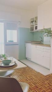 Apt 20 min from downtown train