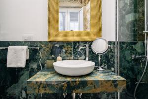 CENTRAL W ROOMS by DuHomes