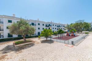 Casa do Lagar 2BDR - 4 mins walk train station - quiet - balcony - wi-fi