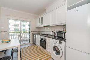 Casa do Lagar 2BDR - 4 mins walk train station - quiet - balcony - wi-fi