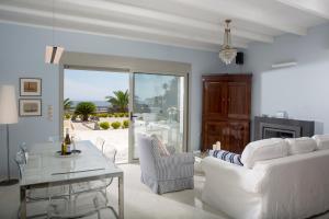 Seaside Home Crete - Dream Oceanfront Getaway