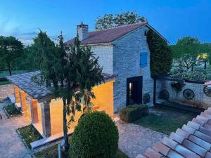 Family-sized renovated Istrian house wlavand field - 20min from Rovinj.