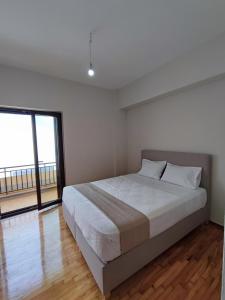 Chania Center Premium Penthouse - Terrace & Free Parking, Sleeps 4