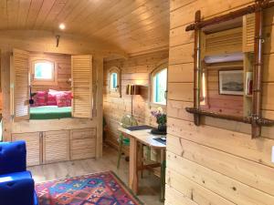 Maisons de vacances Les Piegonnaises - 2 Roulottes : photos des chambres