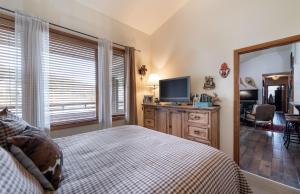 Top Floor Condo with Views of Ski Slopes and Gondola in Zephyr Mountain Lodge condo