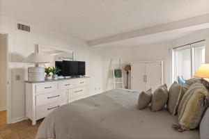 Beach Club, Unit 121 - Flip Flop Inn