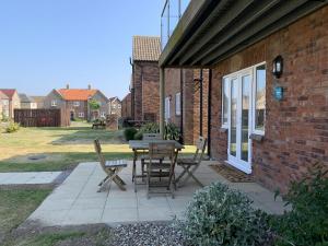 Sea Urchins Cottage at The Bay Filey, sleeps 4-5, 2 dogs welcome for free too