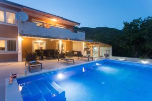 Modern apartment with heated pool&sea view