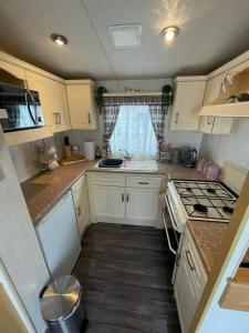 Walshs Holiday Park - Sapphire - Coastal Caravan Breaks