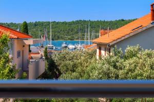 Blue Swan Residence - Central Pirovac - Beach - Netflix