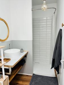 Appartements Le p'tit canaulais - Logement entier - rez de jardin - paisible : photos des chambres