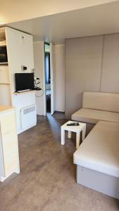 Campings Mobilhome 3ch N°727 tout equipe et confortable : photos des chambres