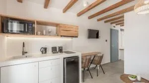 Elements of Milos - Mytakas