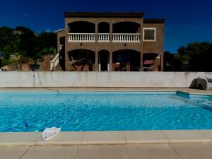 Appartements Bas de villa vue mer & piscine : photos des chambres