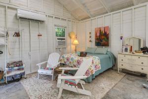 Coffeyville Countryside Studio w Fire Pit!
