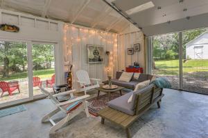 Coffeyville Countryside Studio w Fire Pit!
