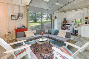 Coffeyville Countryside Studio w Fire Pit!
