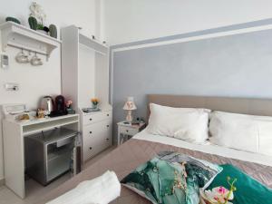 Siracusa Ortigia by Duomo