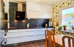 Lovely Home In Göteborg With Kitchen