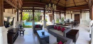 Jimbaran BeachStroll Villa (2BR)