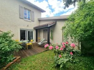 Maison cosy avec terrasse, jardin fleuri, et tout confort à Saint-Galmier - FR-1-496-292 - Chazelles-sur-Lyon