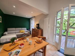 Maisons de vacances Gite Saint-Galmier, 2 pieces, 2 personnes - FR-1-496-293 : photos des chambres