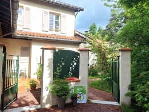 Maisons de vacances Gite Saint-Galmier, 2 pieces, 2 personnes - FR-1-496-293 : photos des chambres