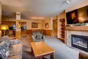 3 Bedroom Condo In River Run With Shared Pool, Hot Tubs, 100 Yards To Gondola