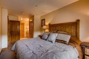 3 Bedroom Condo In River Run With Shared Pool, Hot Tubs, 100 Yards To Gondola