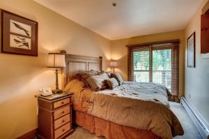 3 Bedroom Condo In River Run With Shared Pool, Hot Tubs, 100 Yards To Gondola