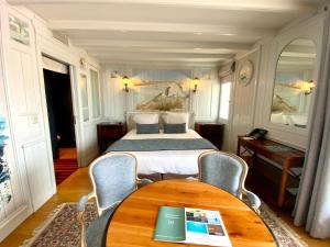 Hotels HR Hotel-Restaurant & Spa Marin : photos des chambres