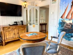 Hotels HR Hotel-Restaurant & Spa Marin : photos des chambres