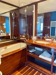 Hotels Hotel & SPA Le Richelieu : photos des chambres