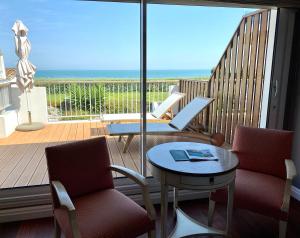 Hotels HR Hotel-Restaurant & Spa Marin : photos des chambres