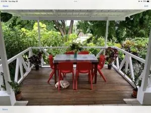 Bora Red Hibiscus Lodge - Motu Piti Aau