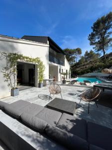 B&B / Chambres d'hotes Arty Provence, piscine chauffee : photos des chambres