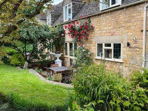 Lower Mill 2 Cottage Broadway