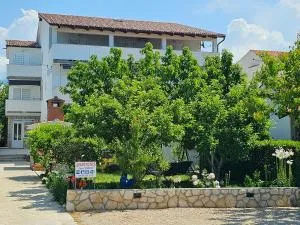 Fam. Grce - Barbat na Rabu