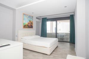 Family Room with Balcony room in Hotel Saranda International