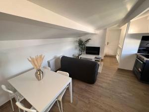 Appartements IDF07 Superbe appart cosy aeroport CDG wifi 4 pers : photos des chambres